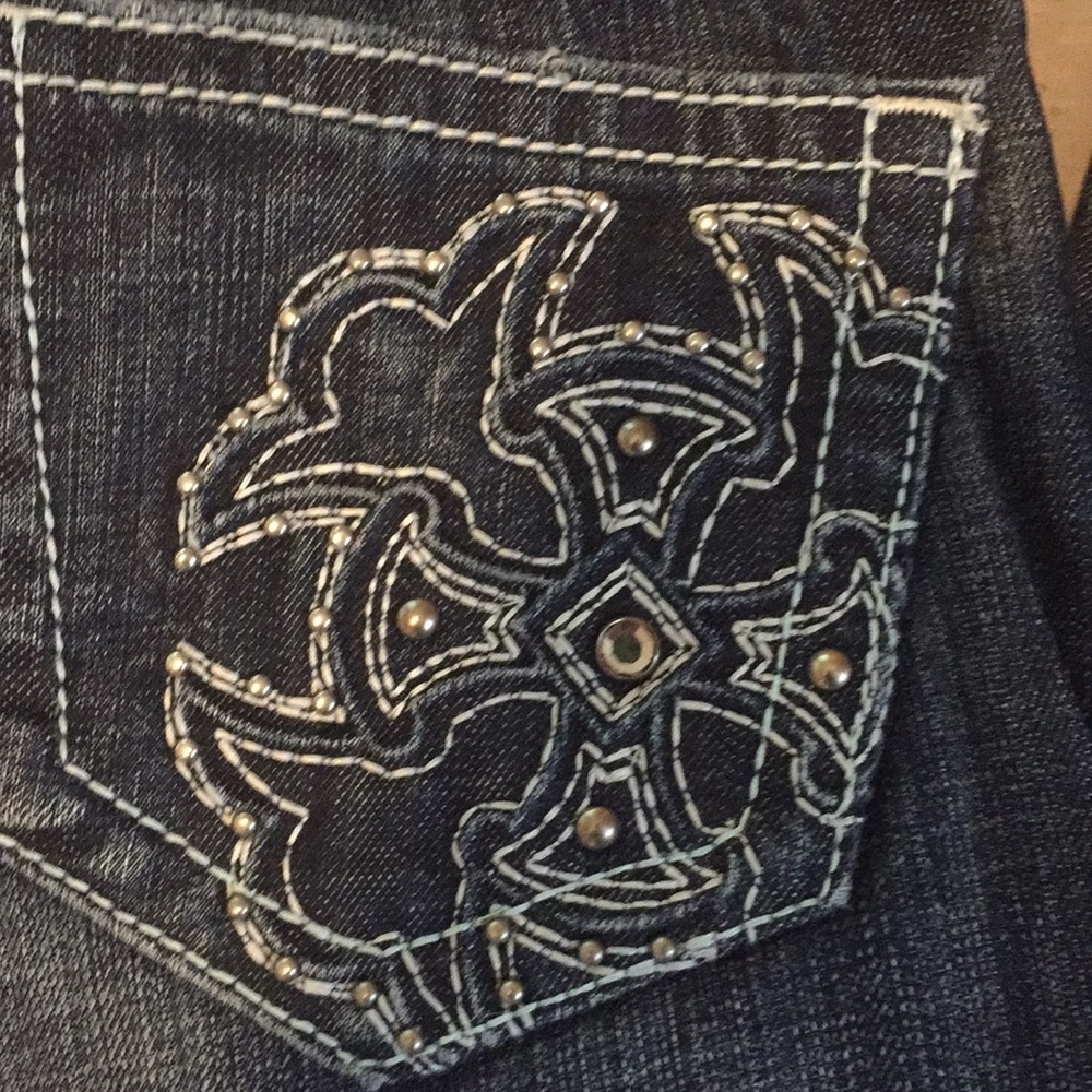 EUC Miss Me jeans w/back pocket & stitching detail
